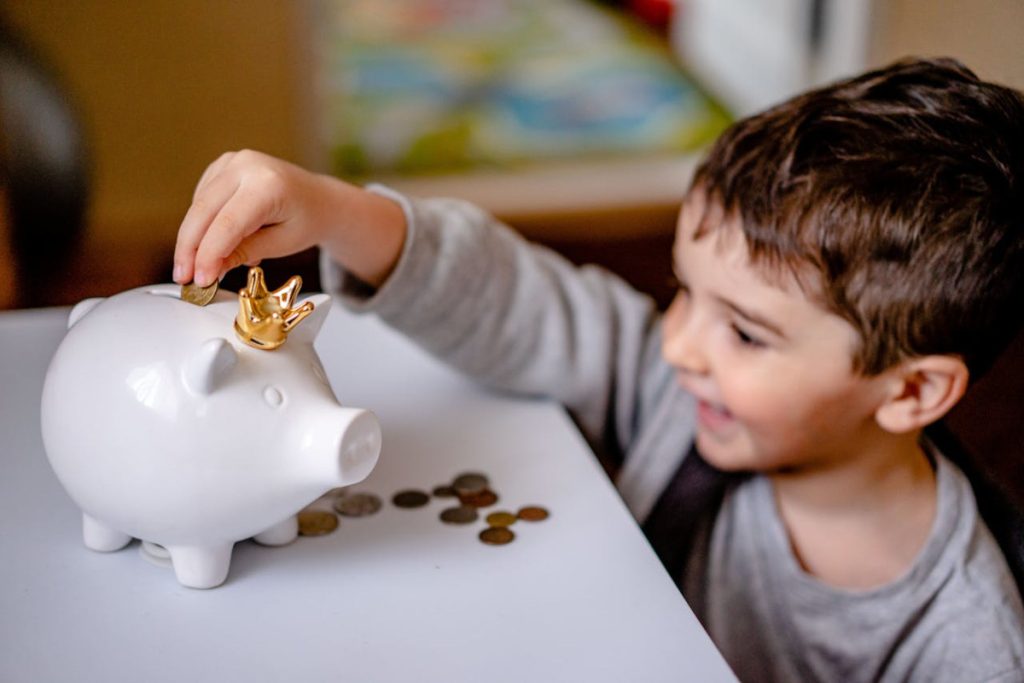 Wie Eltern ihre Kinder in Finanzfragen unterstützen können